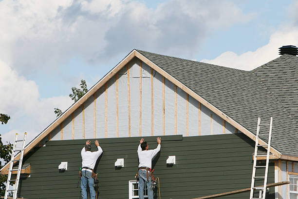 Professional Siding technician working in Gibbon Glade, PA